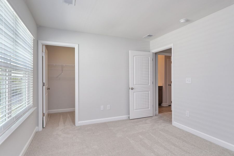 Spacious, unfurnished interior of a new home in Arcadia, Myrtle Beach (Image 35).