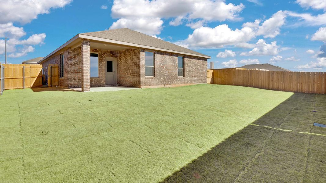 Exterior details and patio area of a home in Viridian, Lubbock (Image 4).