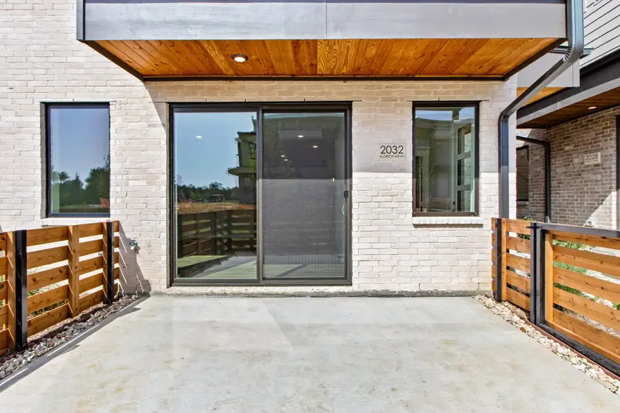 Exterior details and patio area of a home in Ten Mile Creek, Celina (Image 4).