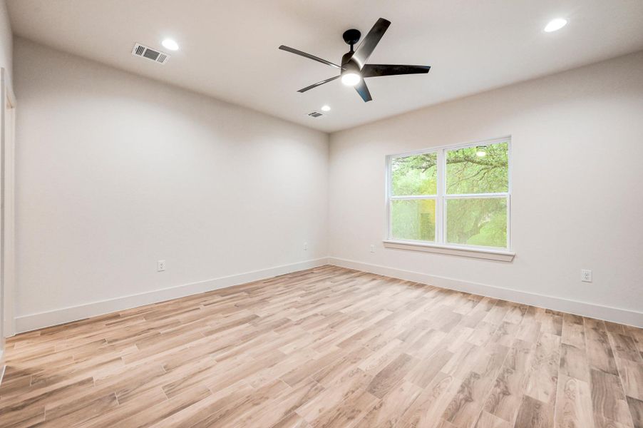 Spacious, unfurnished interior of a new home in , Wimberley (Image 26).