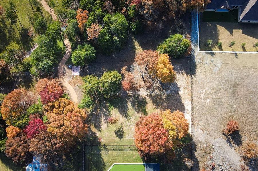 This is on the south side of the lot. Notice the fence that separates the 2 backyards