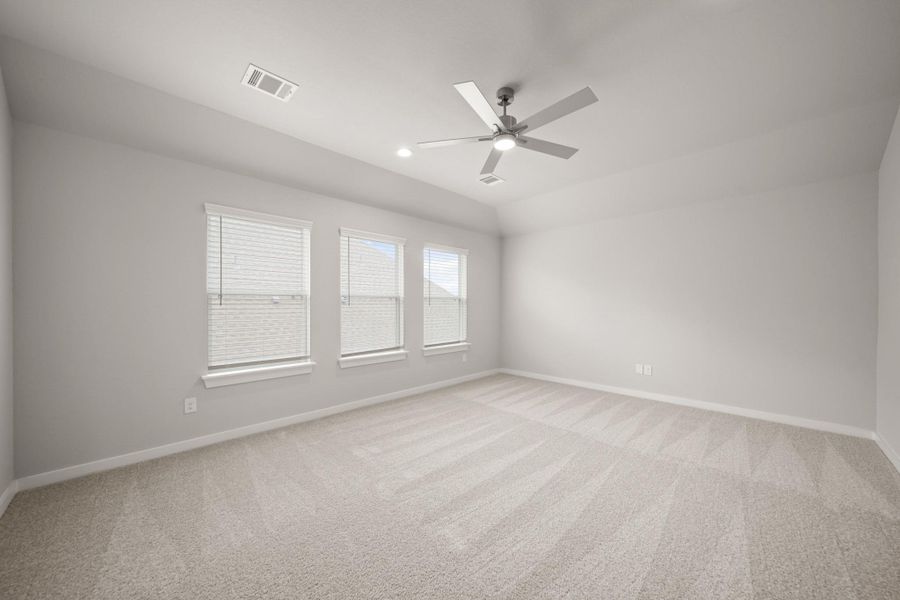 Spacious, unfurnished interior of a new home in Morton Creek Ranch, Katy (Image 19).