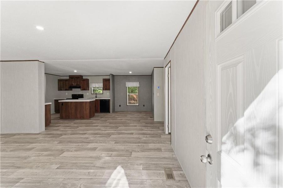 Spacious, unfurnished interior of a new home in , Acworth (Image 10).