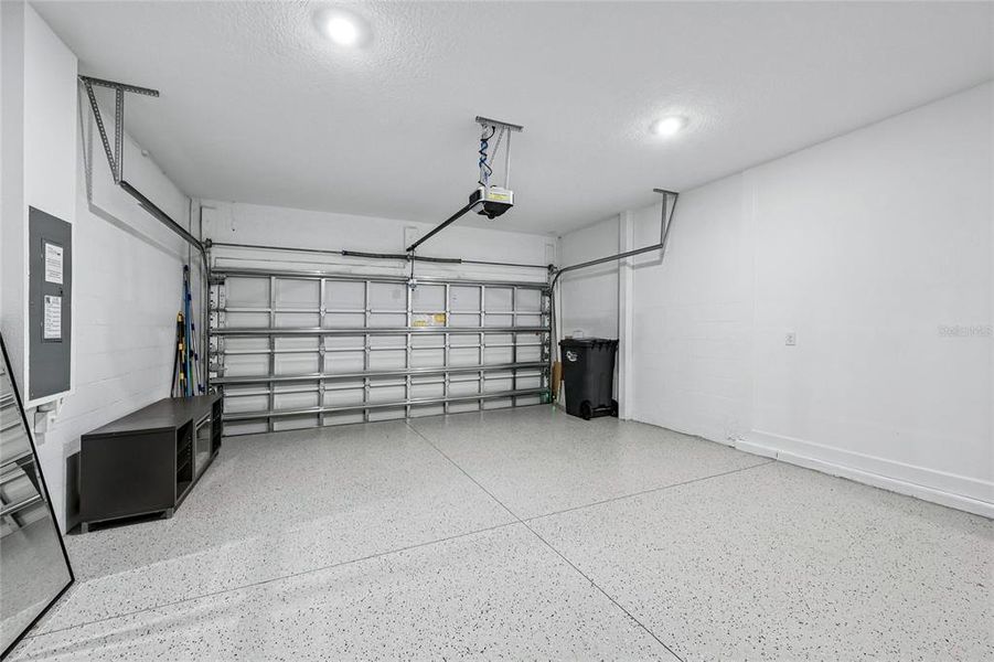 Spacious, unfurnished interior of a new home in , Bradenton (Image 19).