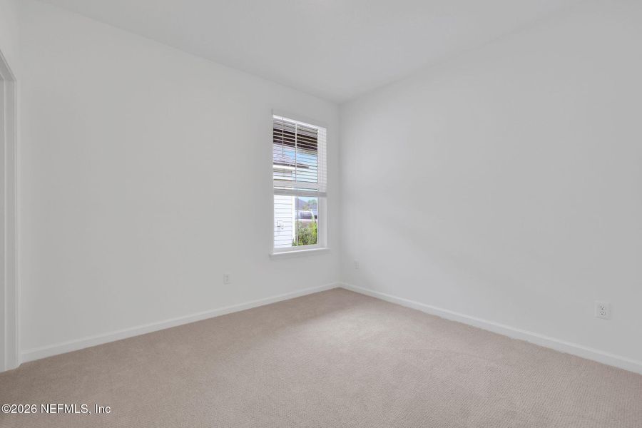 Spacious, unfurnished interior of a new home in Hyland Trail, Middleburg (Image 23).