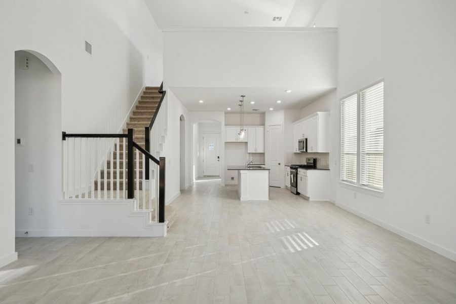 Spacious, unfurnished interior of a new home in Windcress, Cove (Image 20).