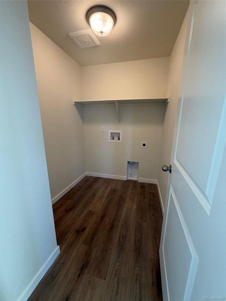 Spacious, unfurnished interior of a new home in Sky Ranch - Highland Collection, Watkins (Image 9).