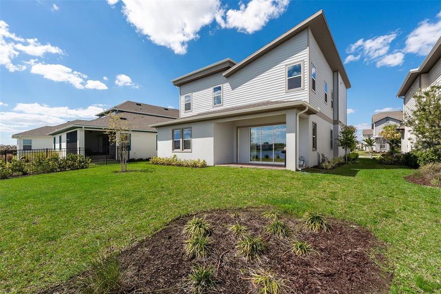 Exterior details and patio area of a home in Laureate Park, Orlando (Image 28).