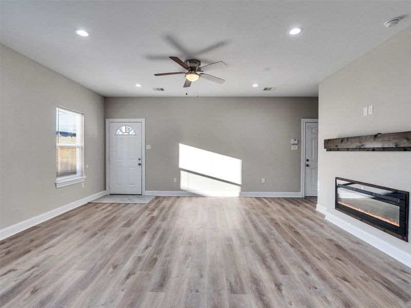 Spacious, unfurnished interior of a new home in , Houston (Image 33).