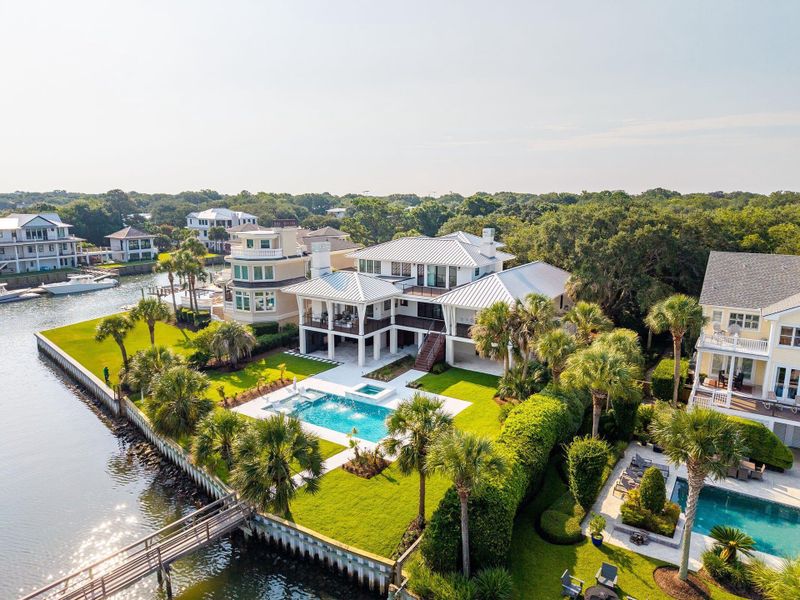 Community amenities in , Isle Of Palms (Image 91).