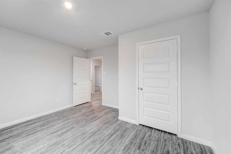Spacious, unfurnished interior of a new home in Park Central, Mineola (Image 29).