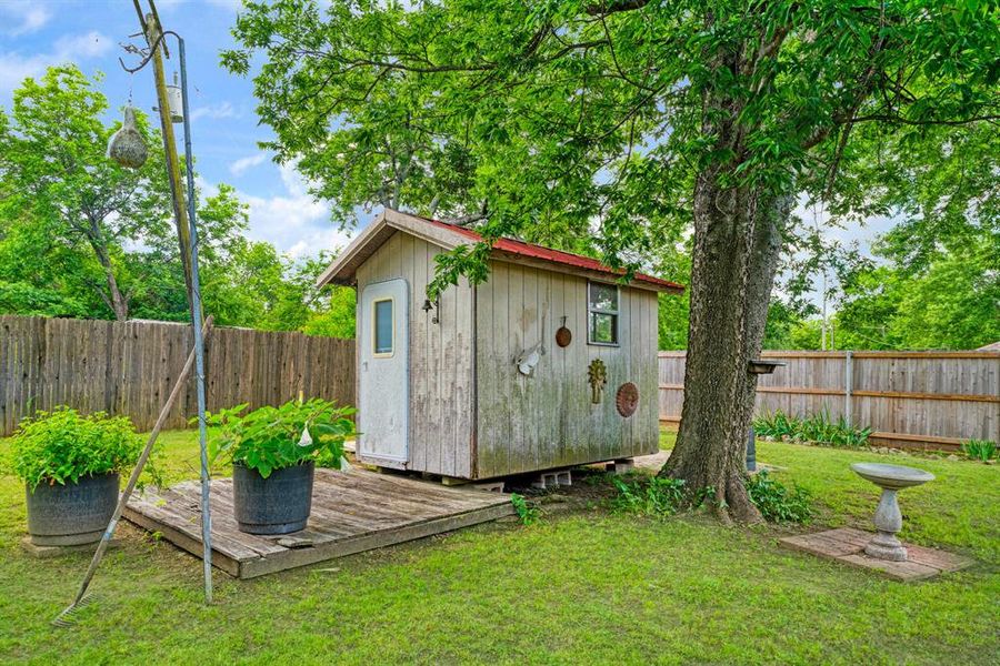Exterior details and patio area of a home in , Blossom (Image 14).