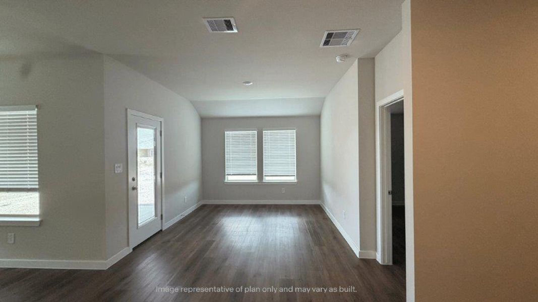 Spacious, unfurnished interior of a new home in King's Landing, Corpus Christi (Image 11).
