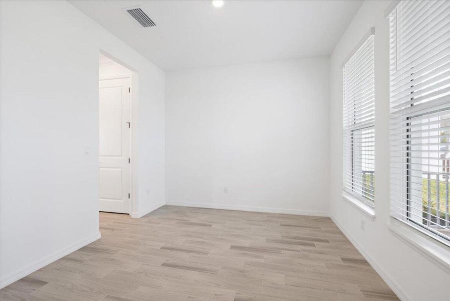 23-0B2A7047 23-0B2A7047