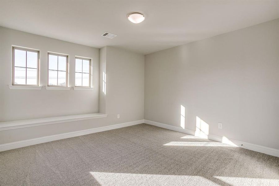 Spacious, unfurnished interior of a new home in Knight's Landing on Eden Road, Arlington (Image 31).