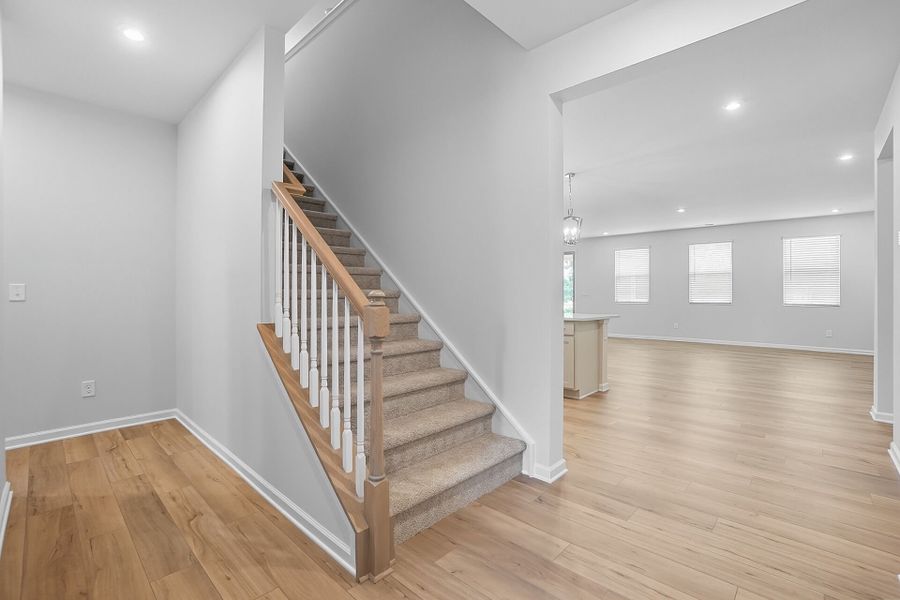 Spacious, unfurnished interior of a new home in Waxhaw Landing, Monroe (Image 17).