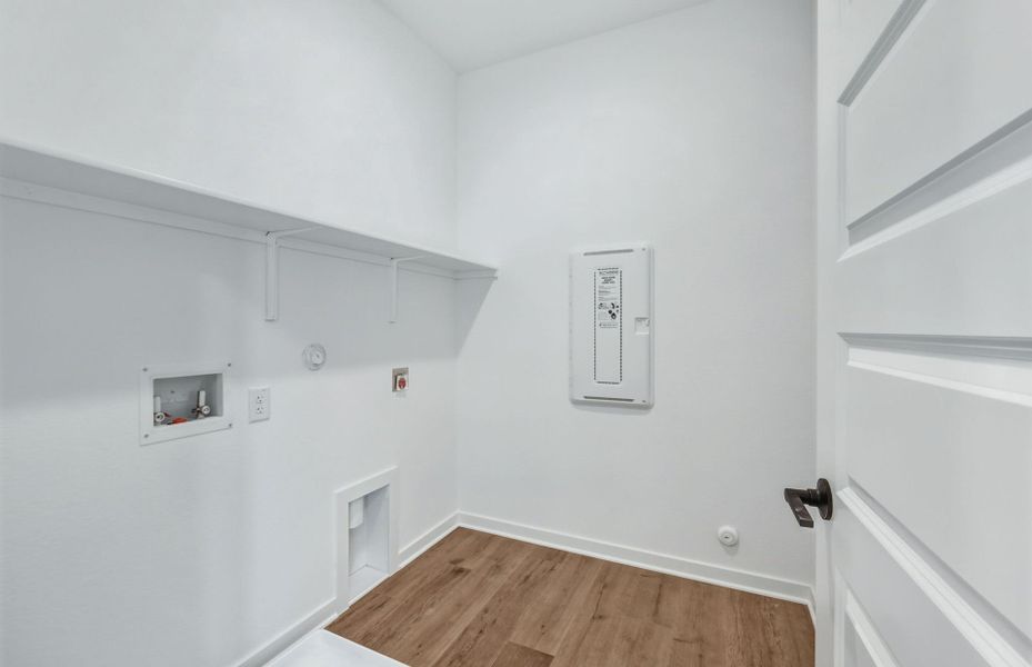 Spacious, unfurnished interior of a new home in Sunfield, Buda (Image 42).