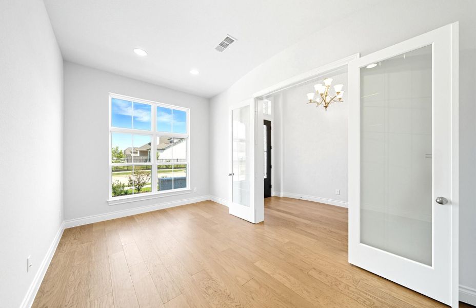 Spacious, unfurnished interior of a new home in Bridgeland 60′, Cypress (Image 20).