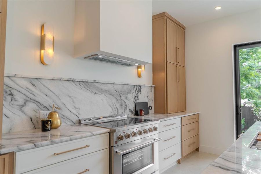 Furnished interior view inside a new home in , Tampa (Image 33).