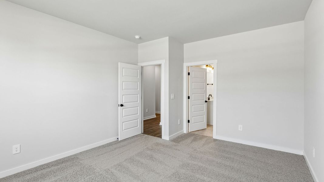Spacious, unfurnished interior of a new home in Reserve at Hickory Ridge, Columbia (Image 25).