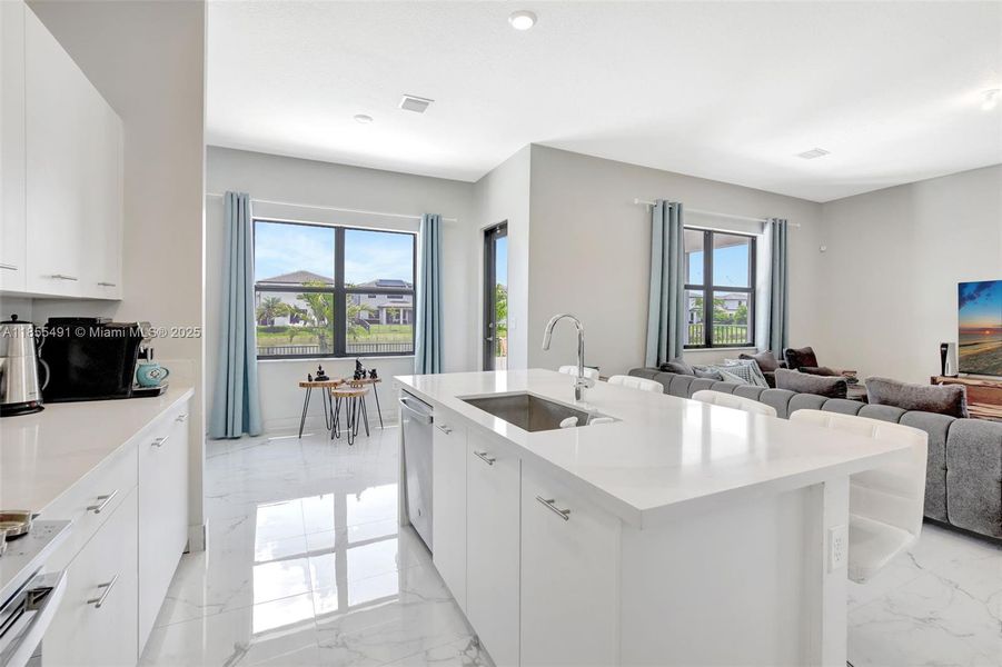 Furnished interior view inside a new home in , Miramar (Image 30).