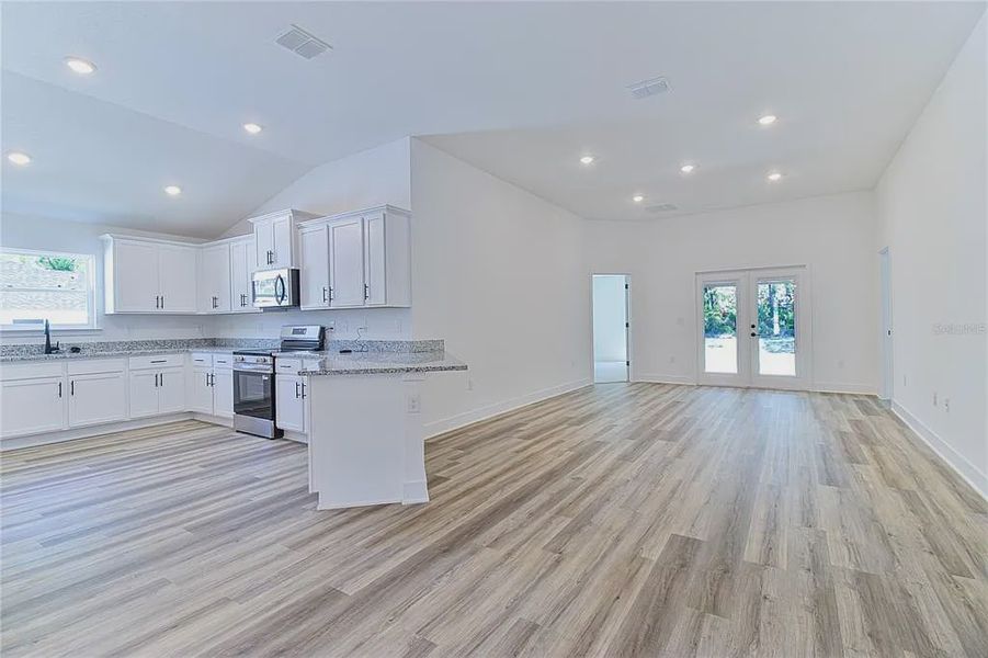 Spacious, unfurnished interior of a new home in Briarwood, Alachua (Image 22).