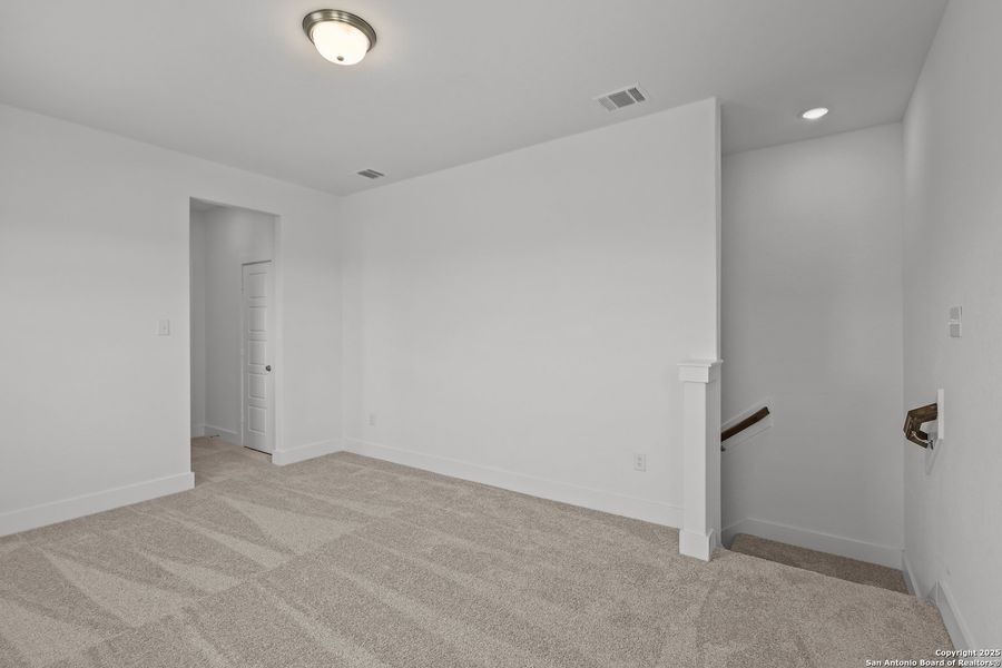 Spacious, unfurnished interior of a new home in Homestead, Schertz (Image 16).
