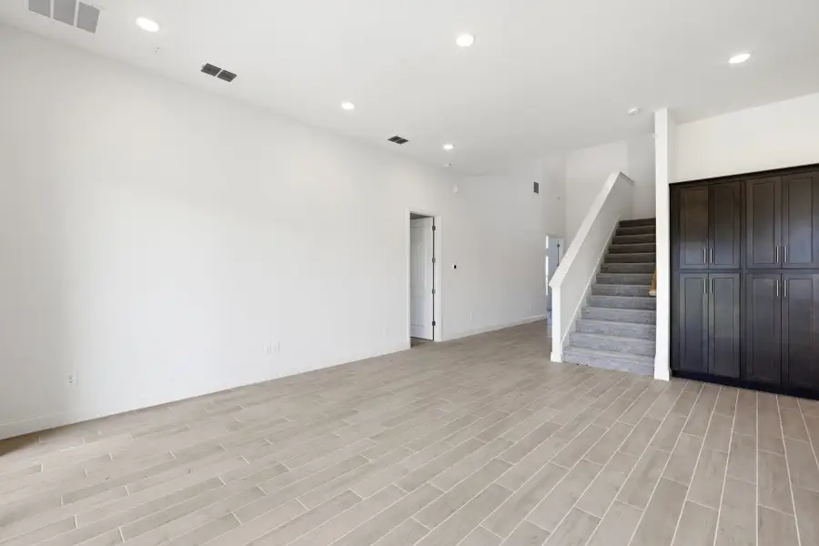 Spacious, unfurnished interior of a new home in Tamarack at Two Rivers, Zephyrhills (Image 13).