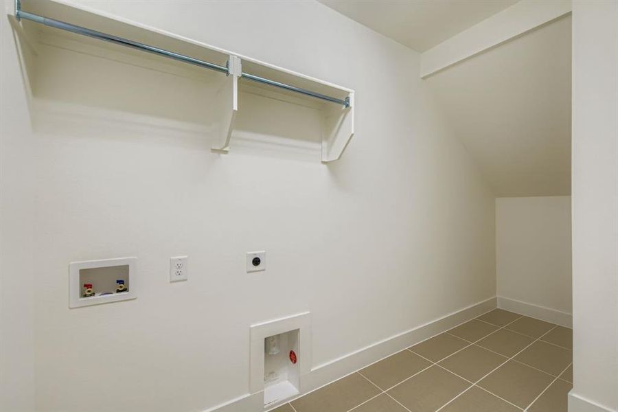 Spacious, unfurnished interior of a new home in Hillstead, Lavon (Image 23).