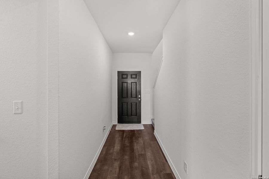 Spacious, unfurnished interior of a new home in Davis Ranch, San Antonio (Image 20).
