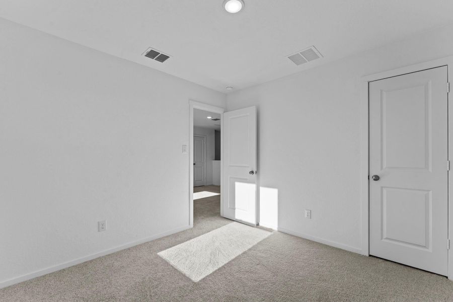Spacious, unfurnished interior of a new home in Friendship Oaks, Fredericksburg (Image 27).