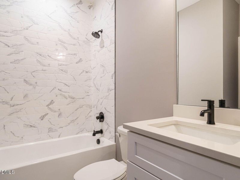 007-1280x960-bathroom