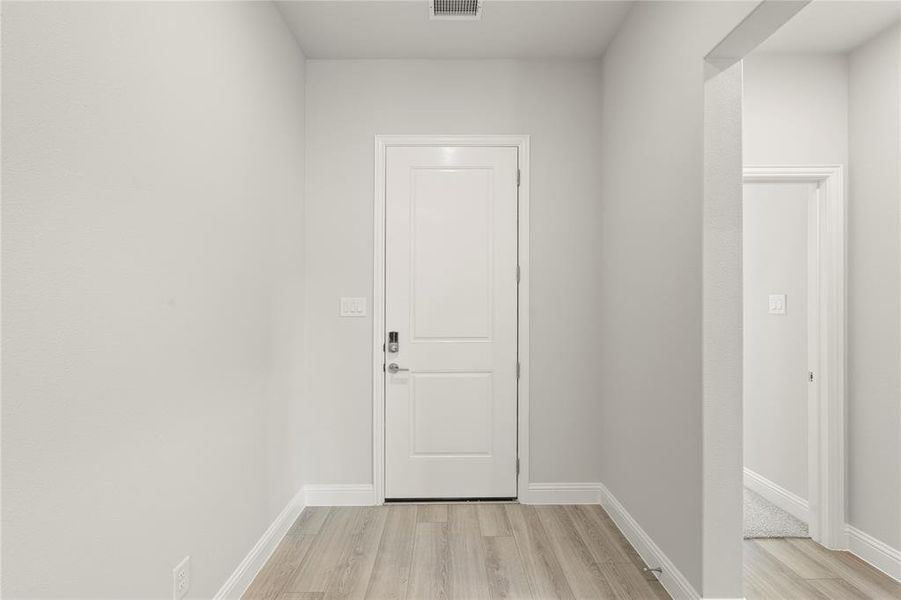 Spacious, unfurnished interior of a new home in Creekside, Royse City (Image 26).