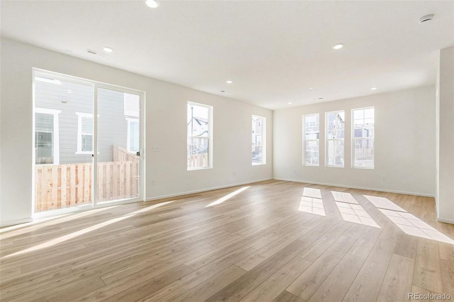 Spacious, unfurnished interior of a new home in Turnberry Villas, Commerce City (Image 30).
