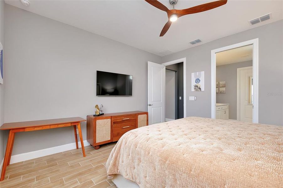 Furnished interior view inside a new home in , Englewood (Image 47).