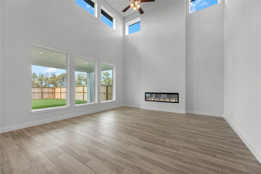 Spacious, unfurnished interior of a new home in Sienna, Missouri City (Image 14).