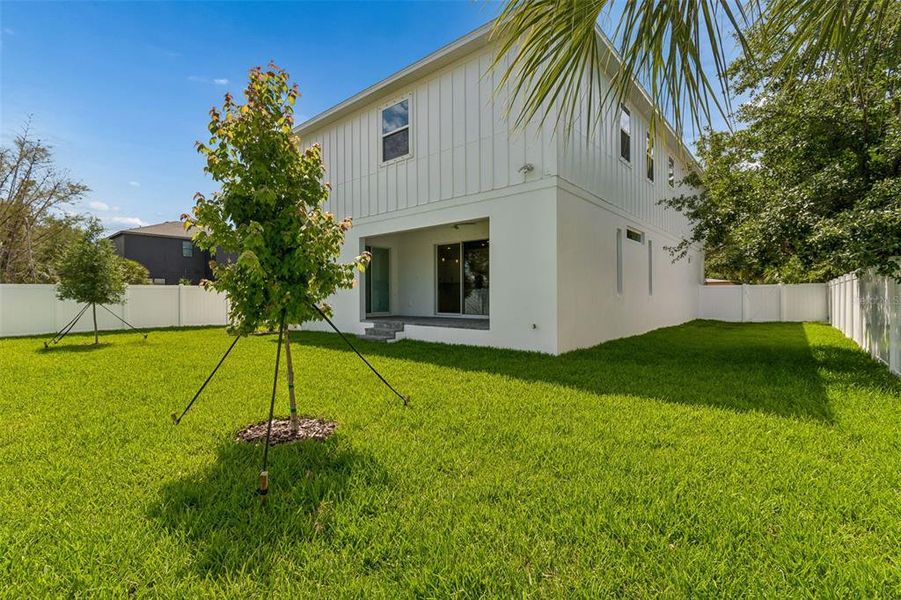 Exterior details and patio area of a home in , Tampa (Image 4).