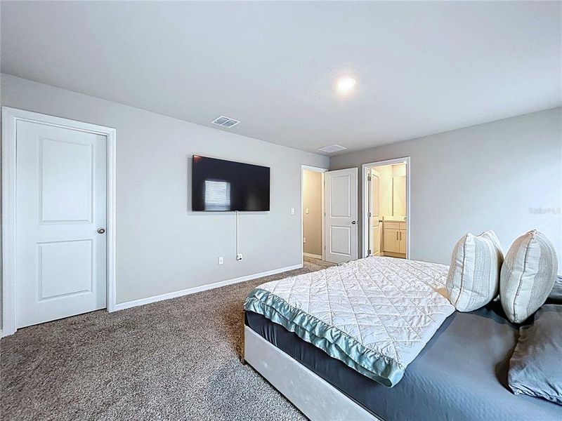 Furnished interior view inside a new home in , Wesley Chapel (Image 39).