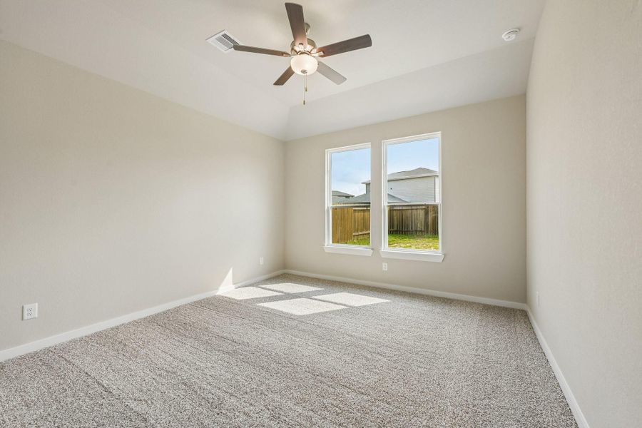 Spacious, unfurnished interior of a new home in Granger Pines, Conroe (Image 16).