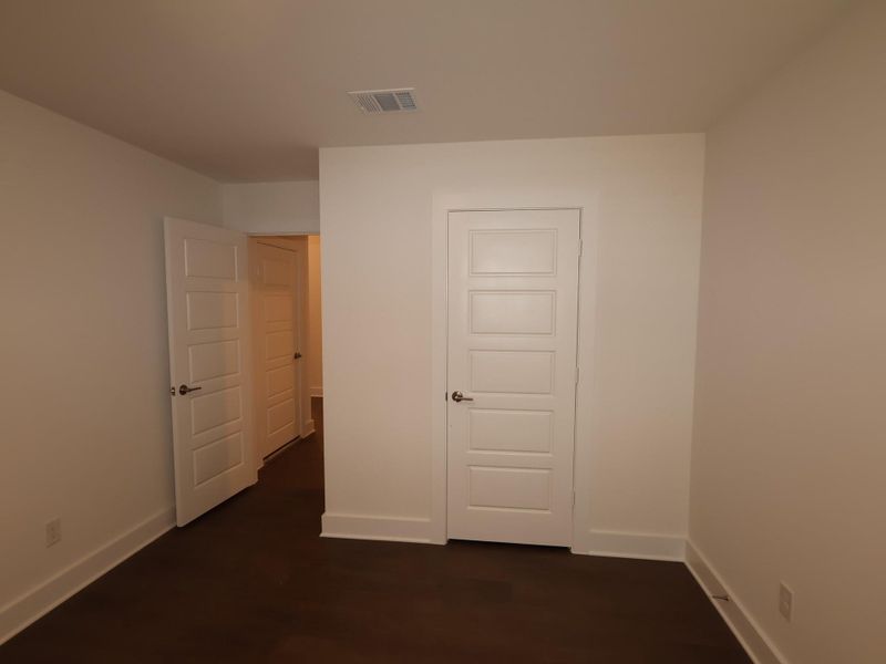 Spacious, unfurnished interior of a new home in Lago Mar, Santa Fe (Image 13).