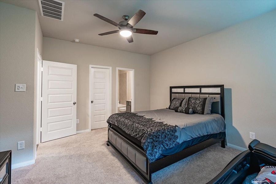 Furnished interior view inside a new home in River's Edge, Conroe (Image 5). Furnished interior view inside a new home in River's Edge, Conroe (Image 5).