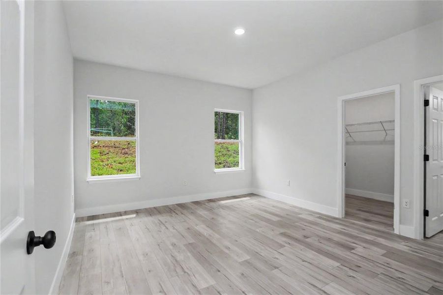 Spacious, unfurnished interior of a new home in , Citrus Springs (Image 20).