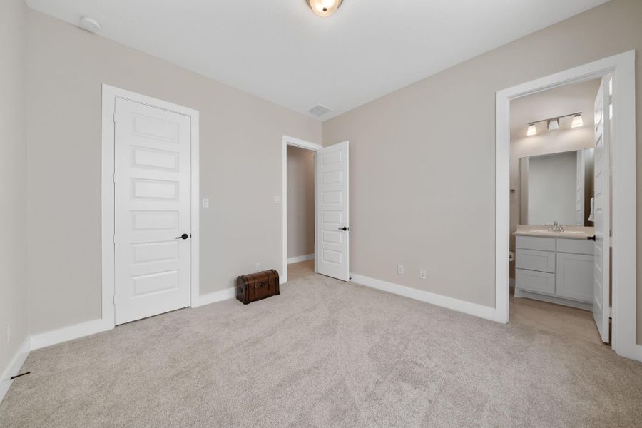 Spacious, unfurnished interior of a new home in Bridgeland 80′, Cypress (Image 21). Spacious, unfurnished interior of a new home in Bridgeland 80′, Cypress (Image 21).