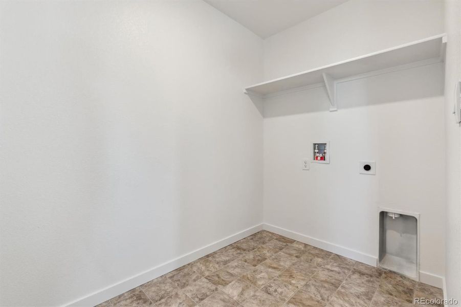 Spacious, unfurnished interior of a new home in Settlers Crossing, Commerce City (Image 17).