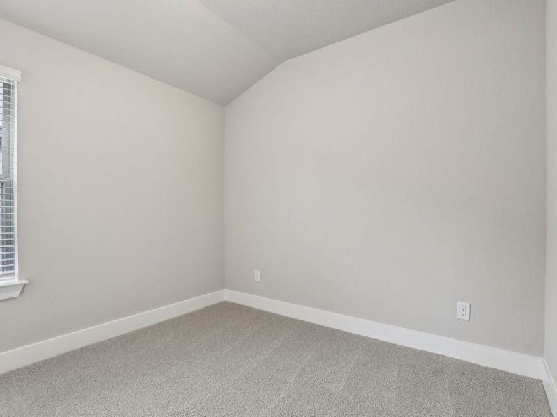 Spacious, unfurnished interior of a new home in Remington Ranch, San Antonio (Image 17).