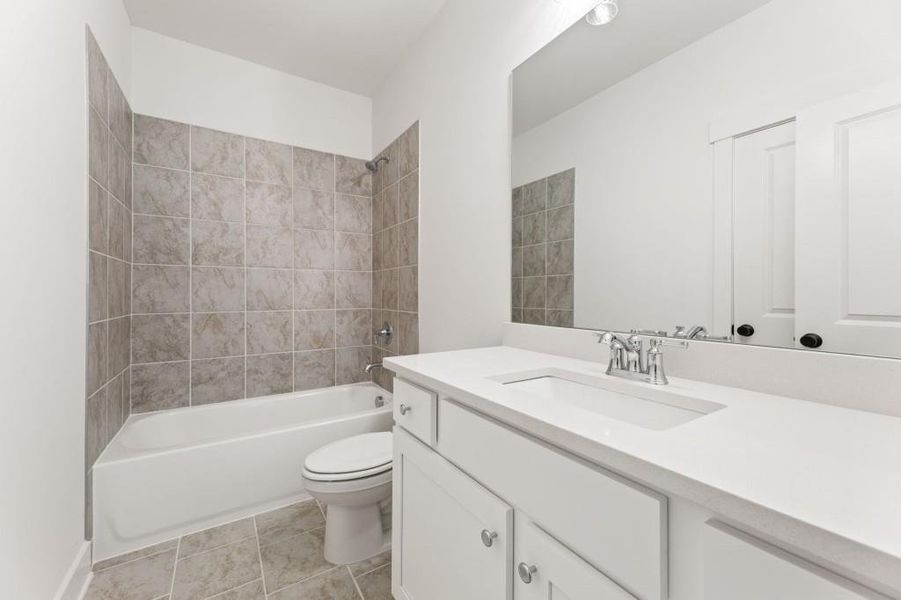 Furnished interior view inside a new home in White Post on Lake Lanier, Gainesville (Image 6).