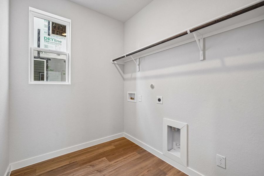 Spacious, unfurnished interior of a new home in The Meadows at Hunters Ranch, San Antonio (Image 31).