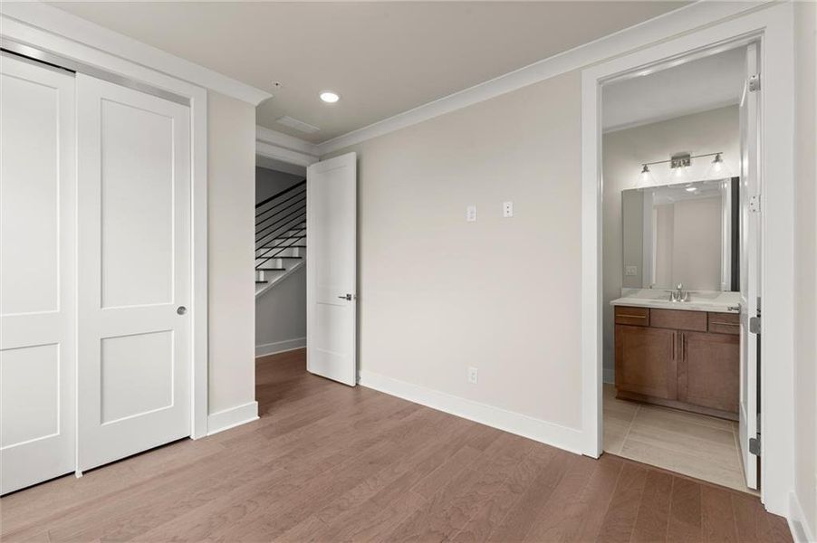Spacious, unfurnished interior of a new home in , Alpharetta (Image 42).