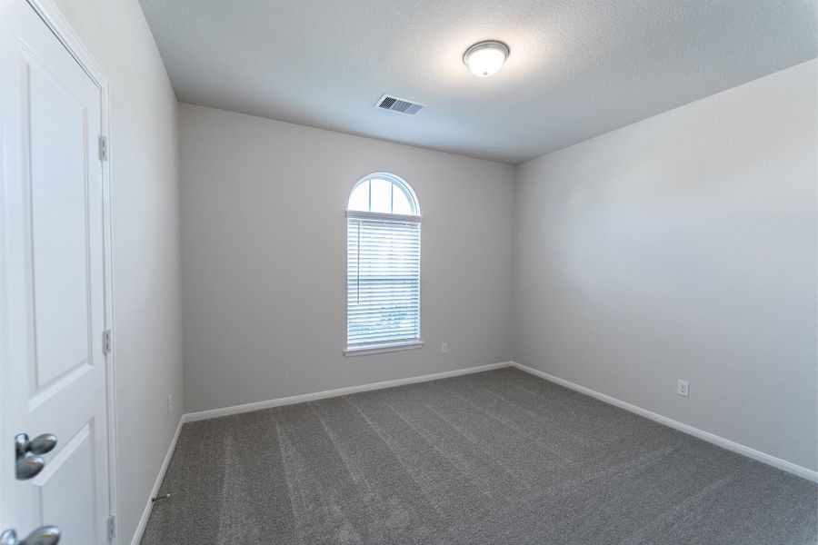 Spacious, unfurnished interior of a new home in Canterra Creek, Rosharon (Image 20).