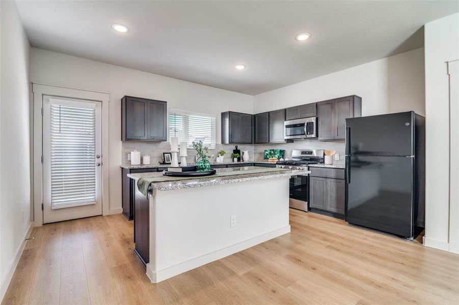 Furnished interior view inside a new home in Walden Pond, Forney (Image 11). Furnished interior view inside a new home in Walden Pond, Forney (Image 11).